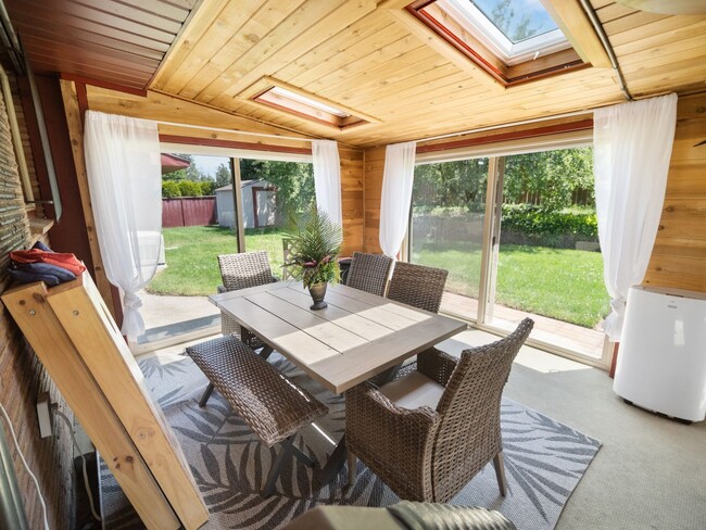 Foto del edificio - Fully Furnished 3 bedroom/3 bathroom North Spokane Home