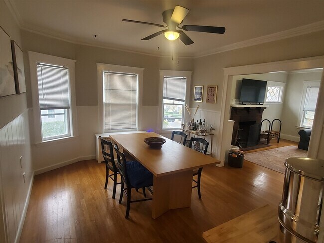 Building Photo - 51 Codman Hill Ave