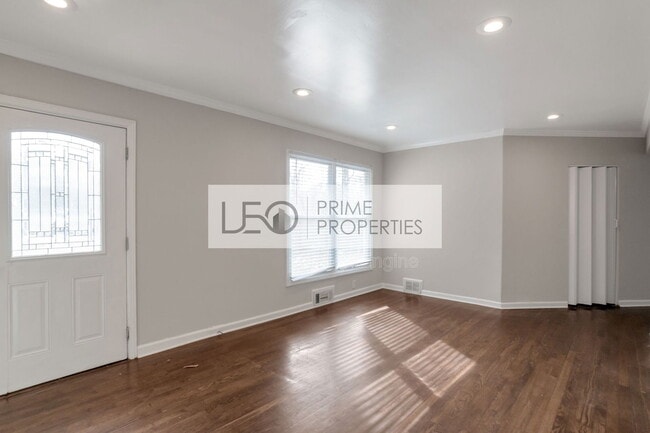 Photo - 751 Yale Pl SW House