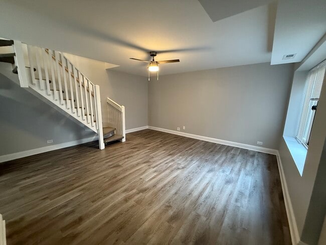 Building Photo - 744 W Gordon Terrace