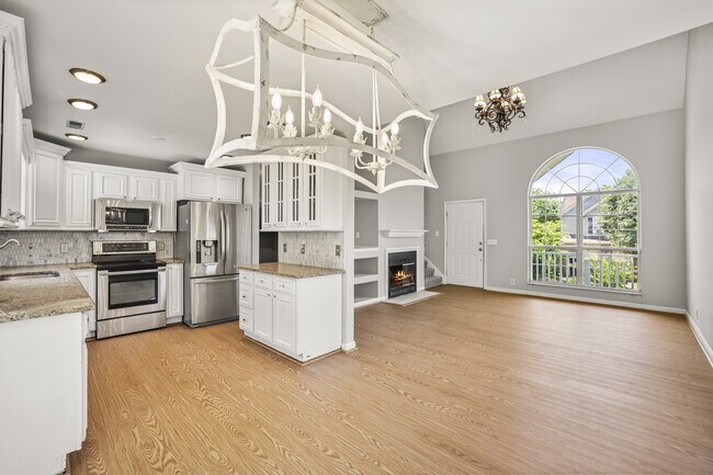 Building Photo - 3127 Creekview Ln