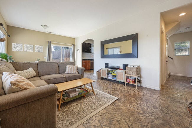 Sala de estar - 4466 Mataro Dr