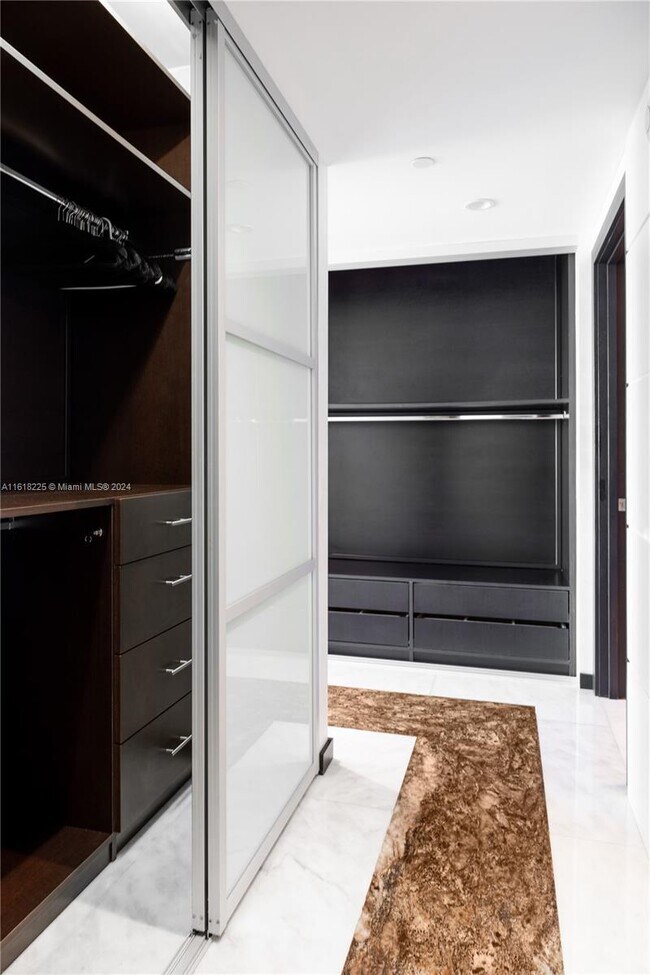 Building Photo - 17001 Collins Ave