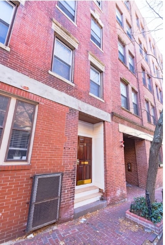 Building Photo - 18 Garden St