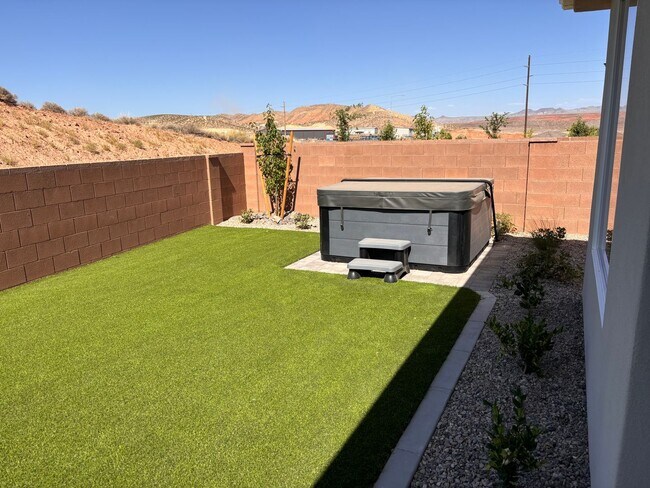 Building Photo - Brand New Custom 4 bed | 2 Bath | 2 Car Ga...
