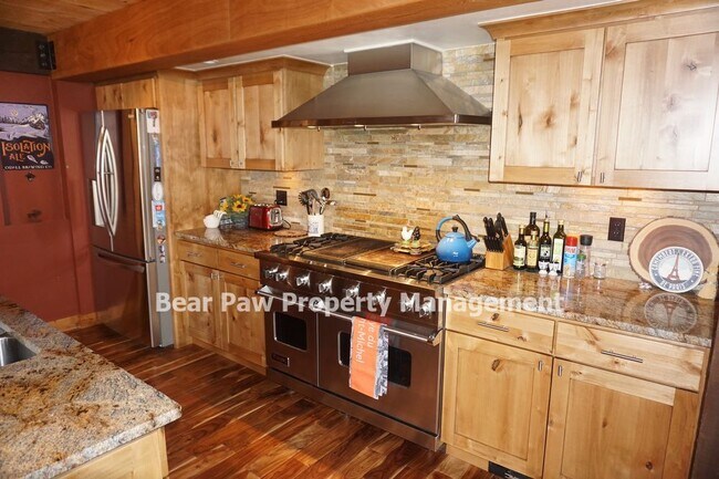 Building Photo - Georgeous Townhome in Genesee