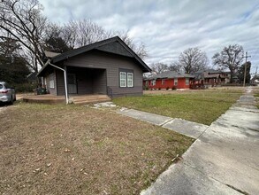 Building Photo - 1039 Rozelle St