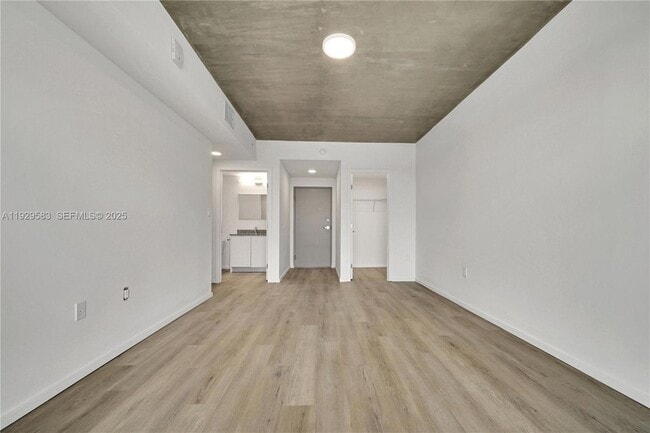 Foto del edificio - 475 NE 125th St