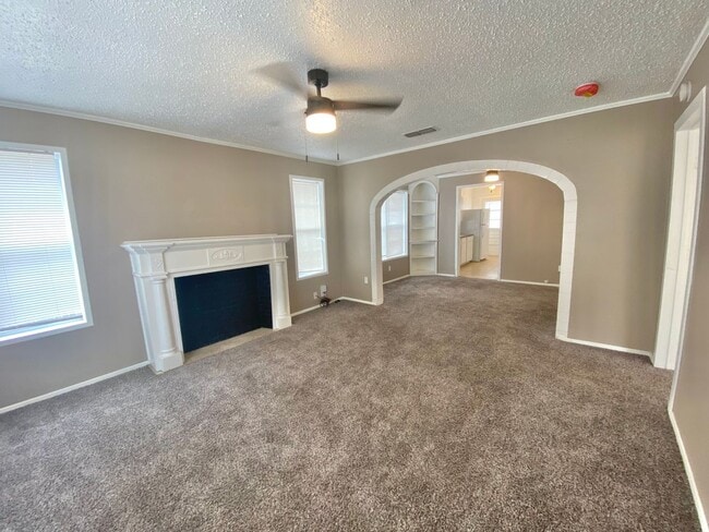 Building Photo - PRE LEASING NOW - AVAILABLE 8/15