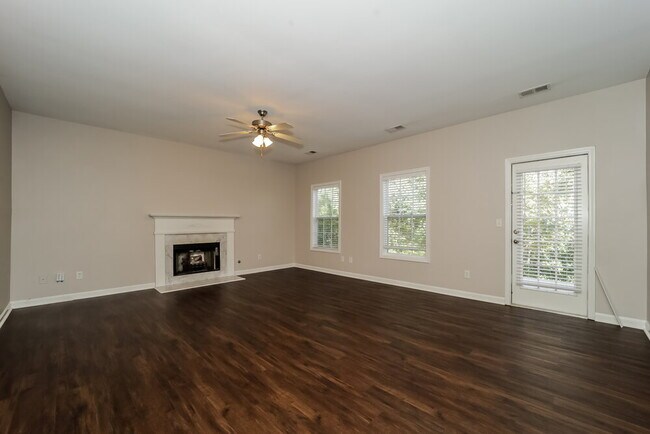 Foto del edificio - 8131 Vincent Mill Dr