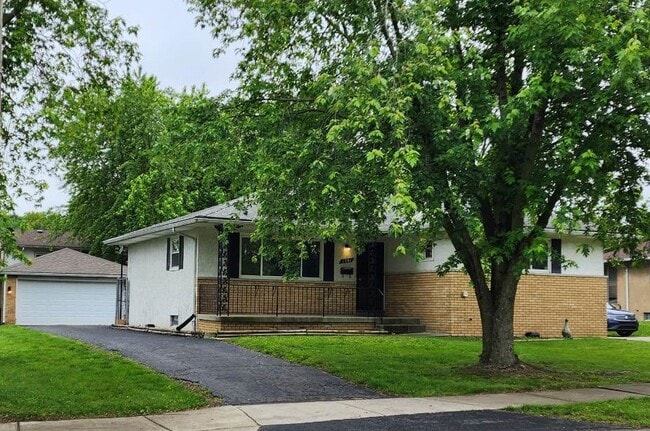 Building Photo - 1391 E Deshler Ave