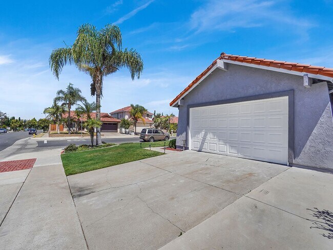 Building Photo - Updated single family home - Available now