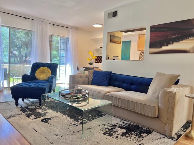 Building Photo - 1304 Mariposa Dr