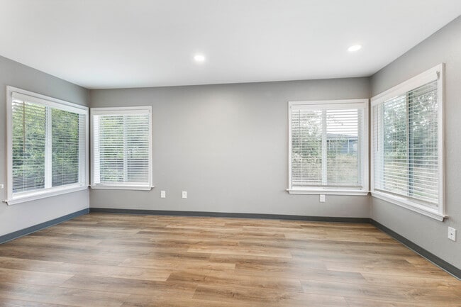 Renovated Corner Unit - Tanara Villa