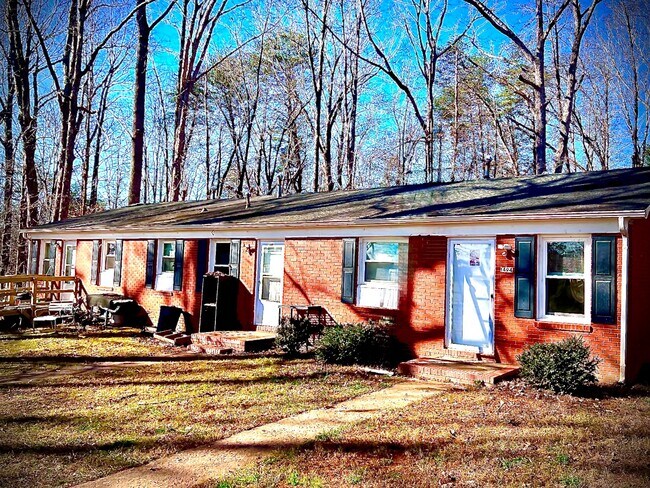 Foto del edificio - 1490 John Chapman Rd