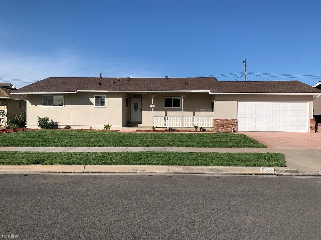 Primary Photo - 3 br, 2 bath House - 2303 E Parkside Ave