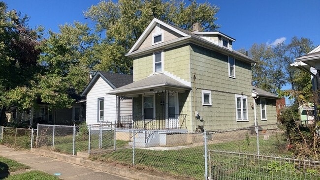 Building Photo - 1505 Lawn Ave