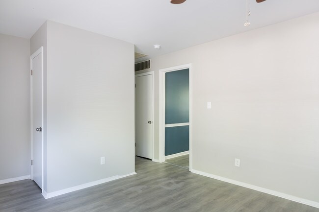 Building Photo - 742 Buena Vista Dr