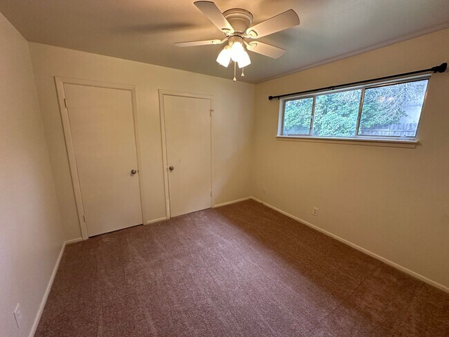 Foto del edificio - 3120 Alder Way