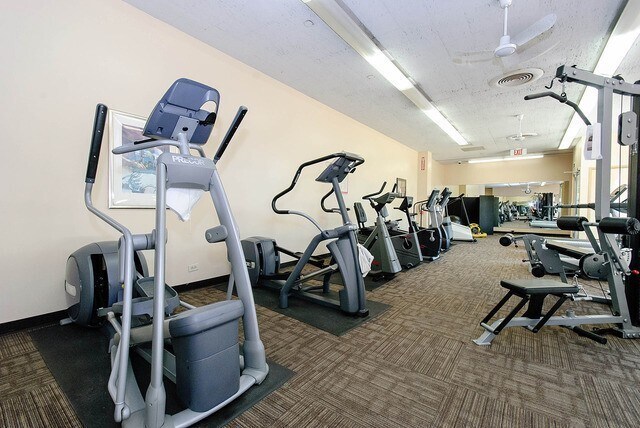 Building Photo - Nice 1 bedroom Condo in Gold Coast/Old Town