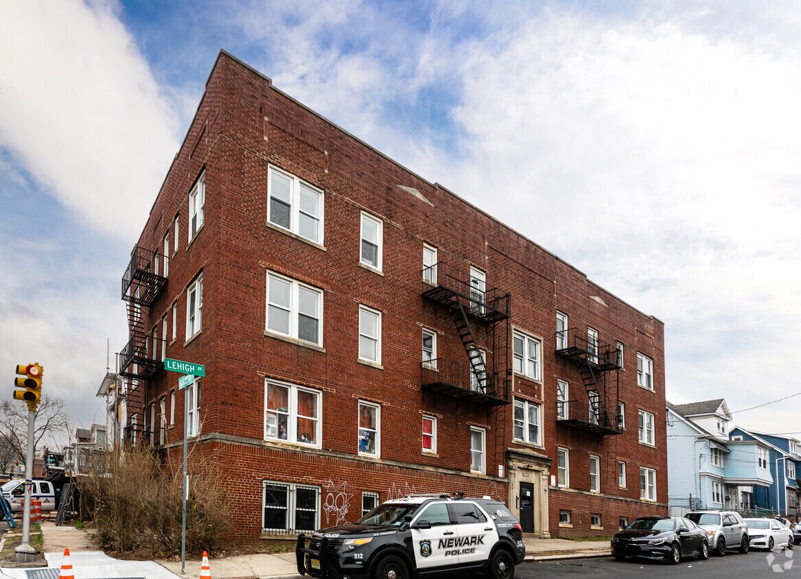 197 Schuyler Ave, Newark, NJ 07112 Apartments in Newark, NJ