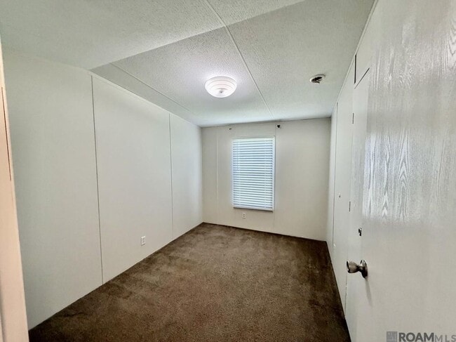 Building Photo - 44126 Loop Rd
