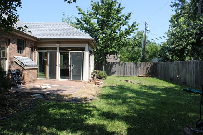 Building Photo - 2905 N Stockwell Rd