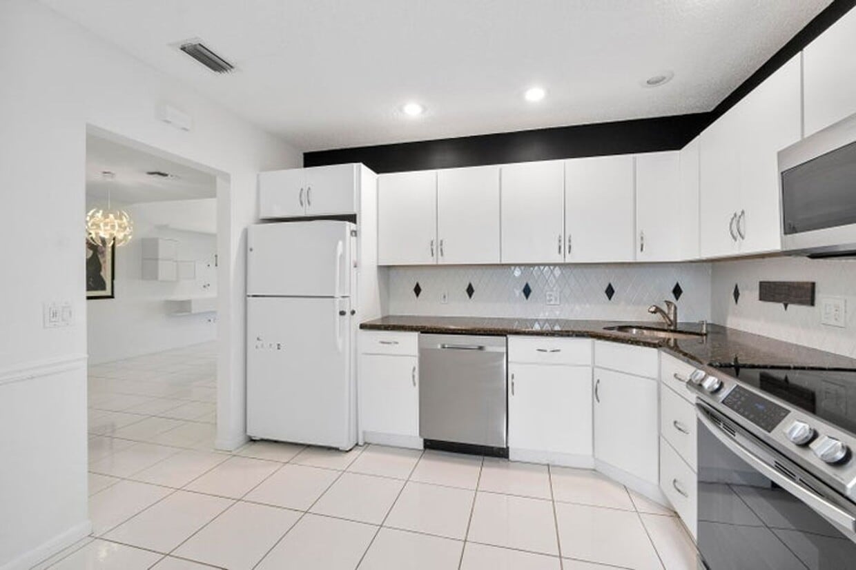 Foto principal - 5153 Floria Dr