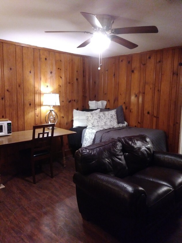 Primary Photo - 426 Boyce St