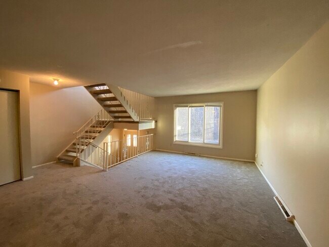 Building Photo - 2094 Highwood Ave E