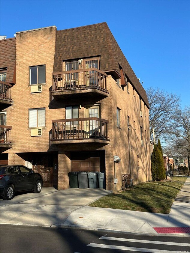 Foto principal - 36-37-37 193rd St