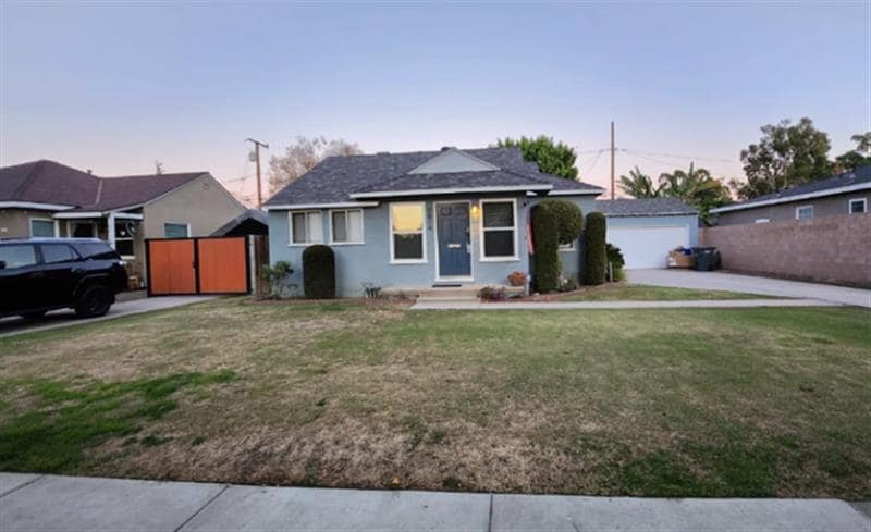 Primary Photo - GREAT LAKEWOOD HOME