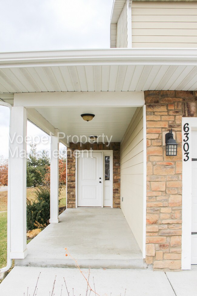Building Photo - Stunning 3 Bedroom 2.5 Bath Shawnee Townhome