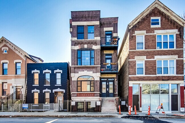 Building Photo - 1421 W Augusta Blvd