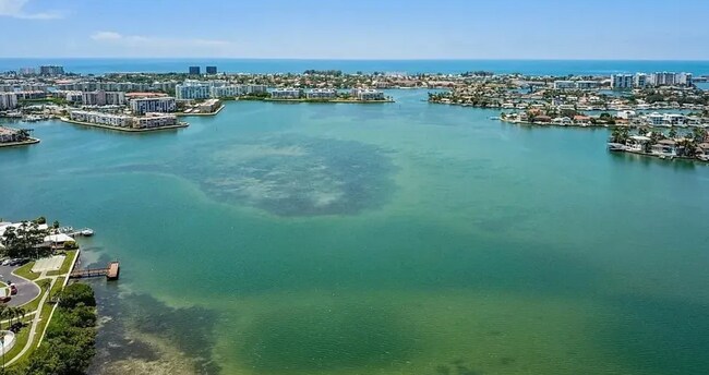 Vistas - 7050 Sunset Dr S