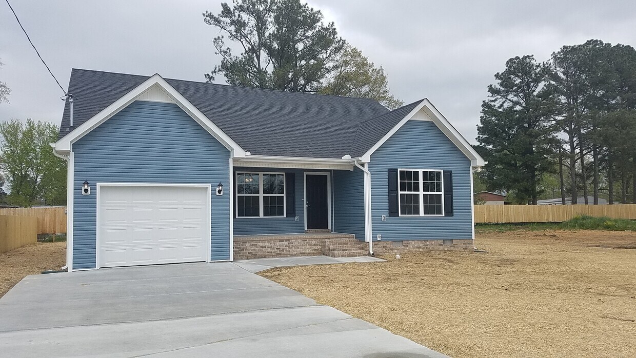 Primary Photo - Gorgeous 3 Bedroom, 2 Bath Home Located in...