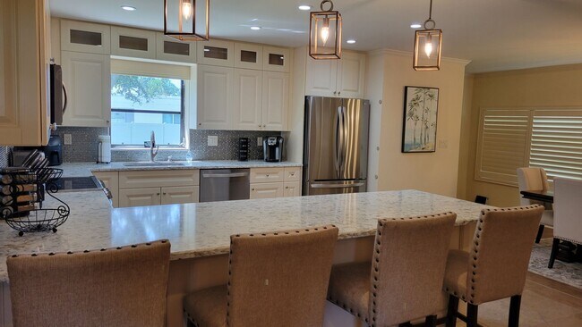 Foto del edificio - 3932 Sunshine Ave