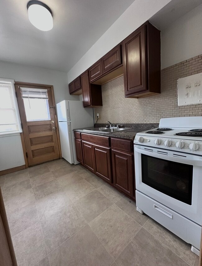 Building Photo - 4002 N Farwell Ave
