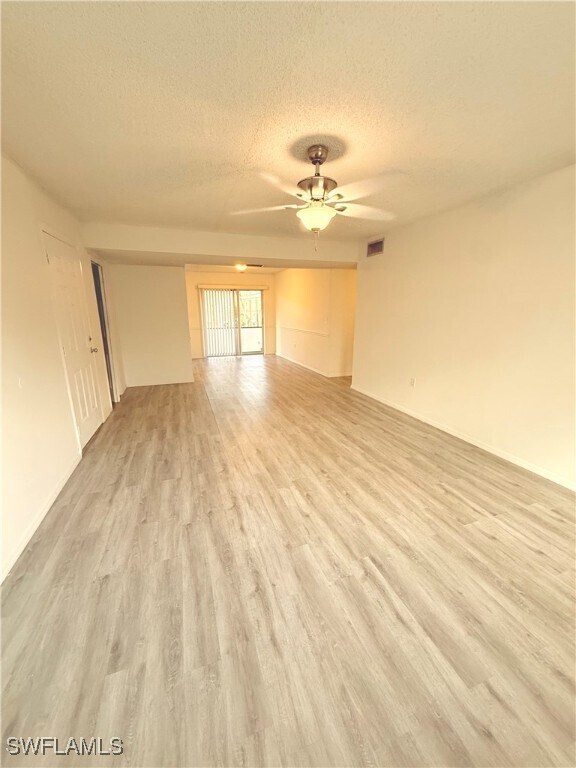 Foto del edificio - 12666 Kenwood Ln