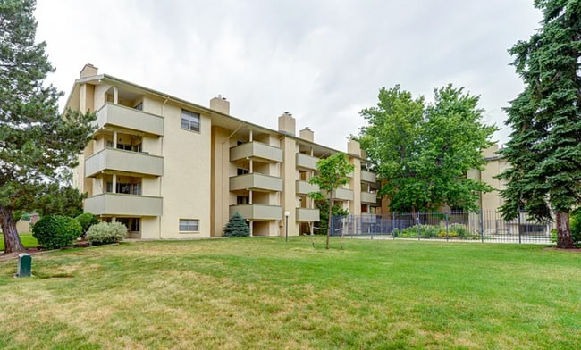 Stratford Park West Condominiums (View from Oneal Parkway) - 3035 Oneal Pky