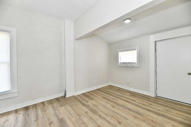 Foto del edificio - 1145 N Belleview Pl