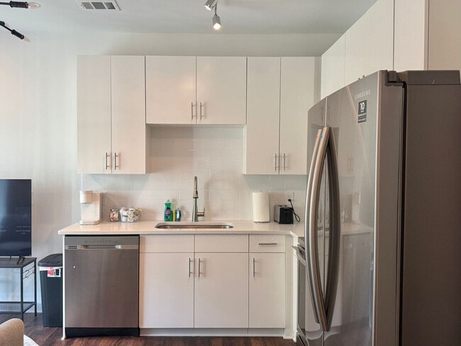 Building Photo - 542 Boulevard NE