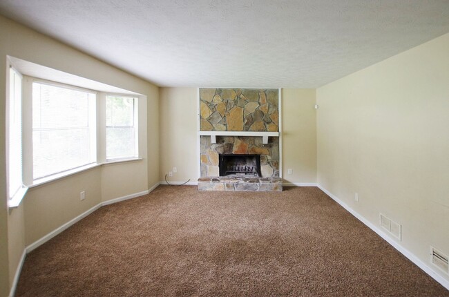 Building Photo - 3852 Tanglewood Rd