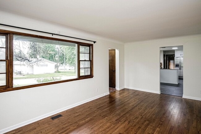 Foto del edificio - Beautiful 3-Bed, 2-Bath Home in West Omaha!