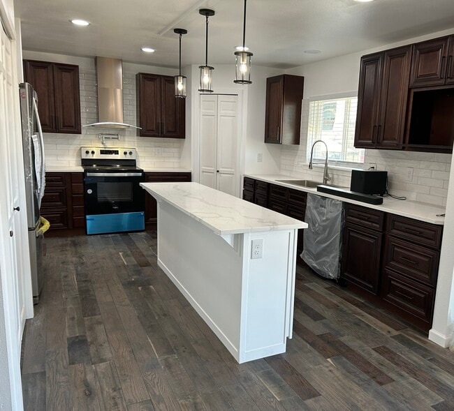 Building Photo - 110 Bison Ln