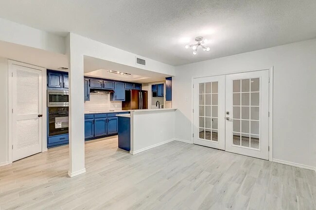 Building Photo - 5431 Collinwood Ave