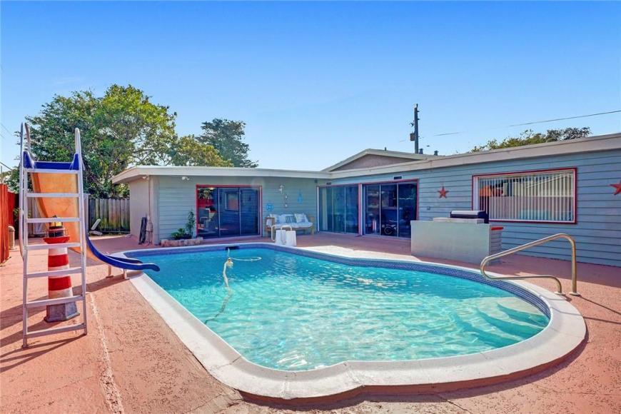 Primary Photo - 4 bedroom in West park FL 33023