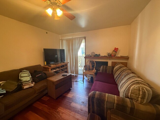 Foto del edificio - 1 Bedroom for Lease Walton Village Steambo...