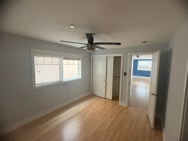 Building Photo - 121 31st Pl