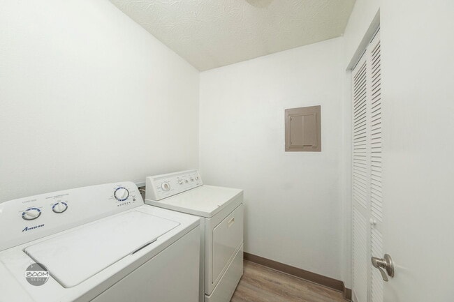 Building Photo - 1461 Northview Dr